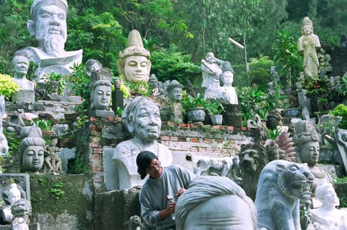 Tượng đá được điêu khắc sống động như thật. Ảnh: Sưu tầm