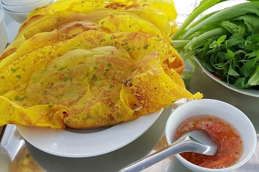 Bánh xèo có nước chấm được pha chế ngon và độc đáo. Ảnh: Sưu tầm