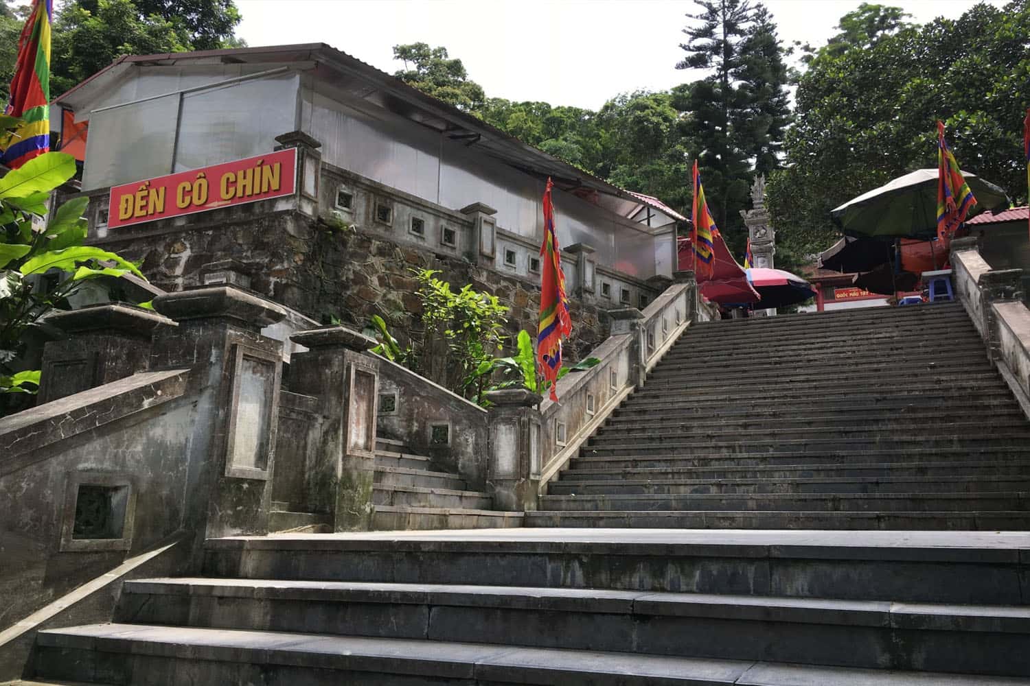 Đỉnh Rùng Rình, Chùa Địa Ngục