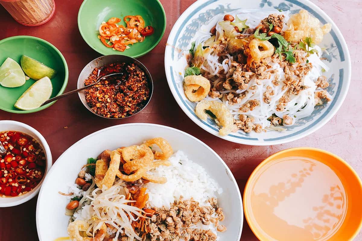Khu ăn vặt hẻm 284 Lê Văn Sỹ (quận 3)