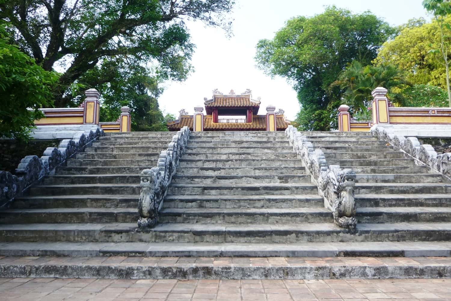 Lăng Gia Long là lăng mộ của Nguyễn Thế Tổ Cao Hoàng đế (1762-1820)