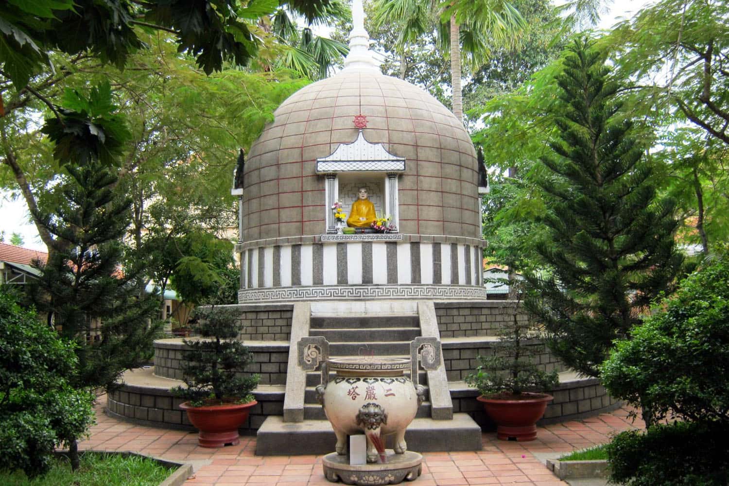 Kiến trúc chùa Hoằng Pháp