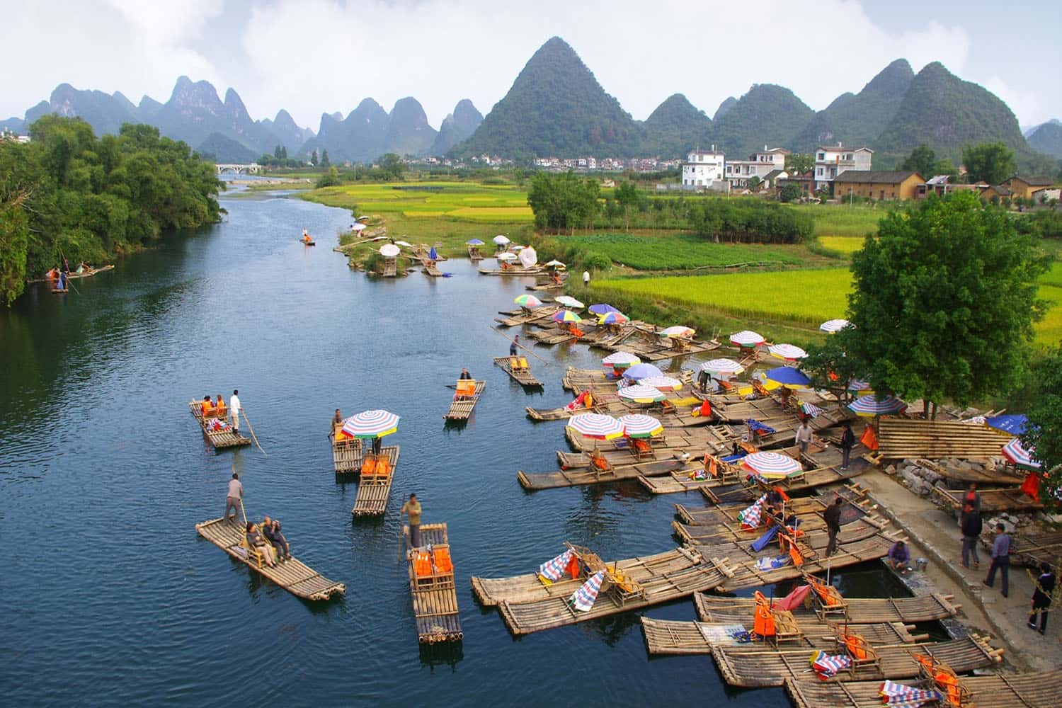 Đi bè tre trên sông Yulong