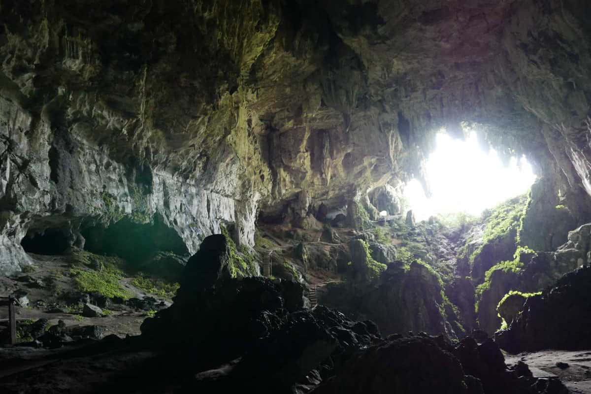 Khám phá hang động đá vôi