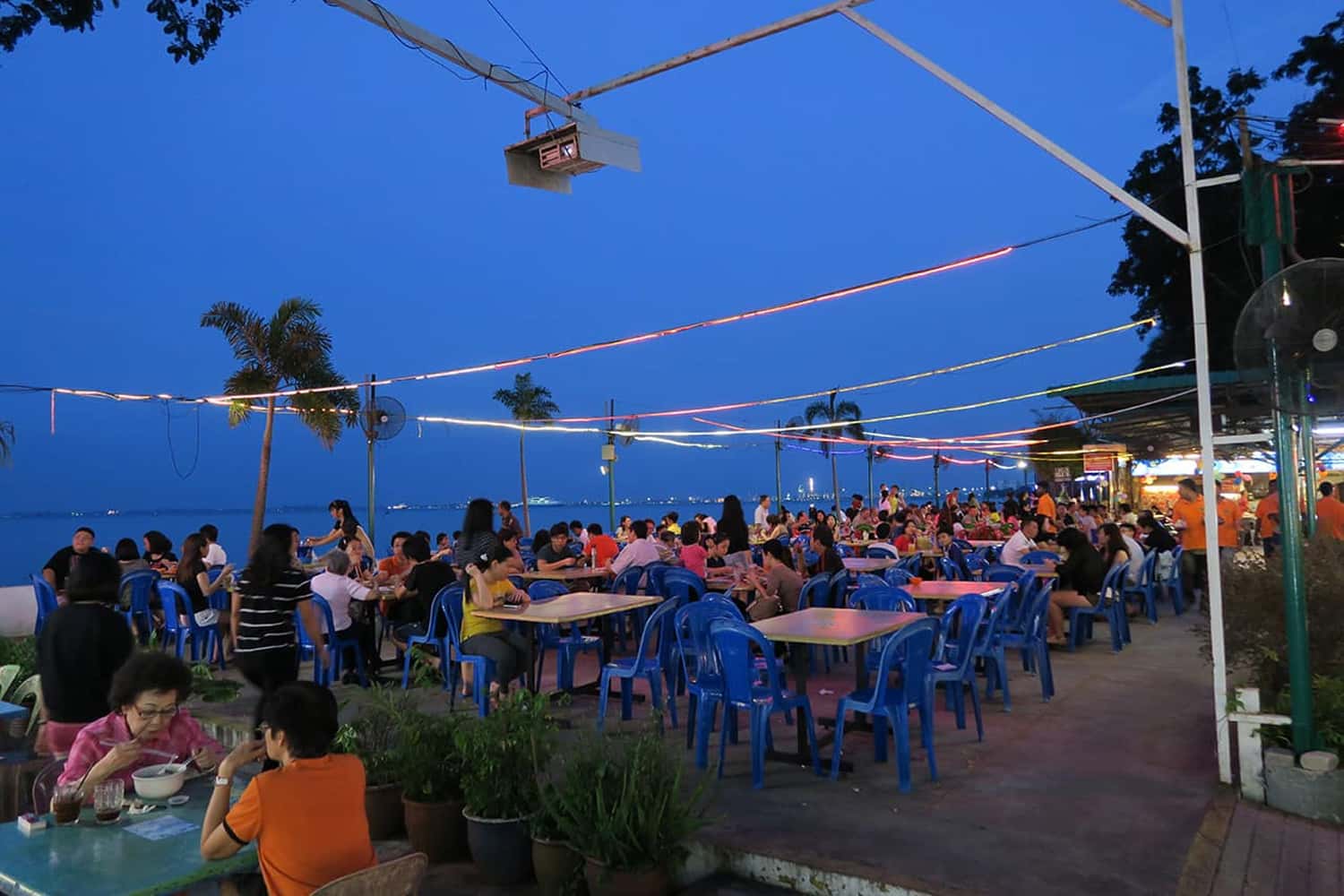 Thưởng thức bữa tối tại Northam Beach Cafe