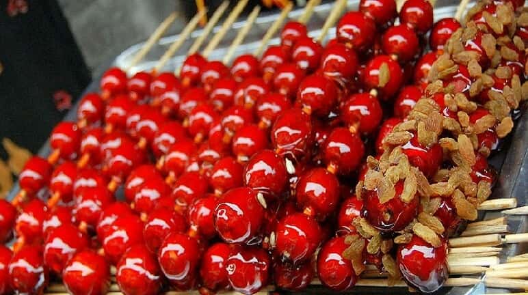 Kẹo hồ lô là một trong những món ăn đường phố ưa chuộng