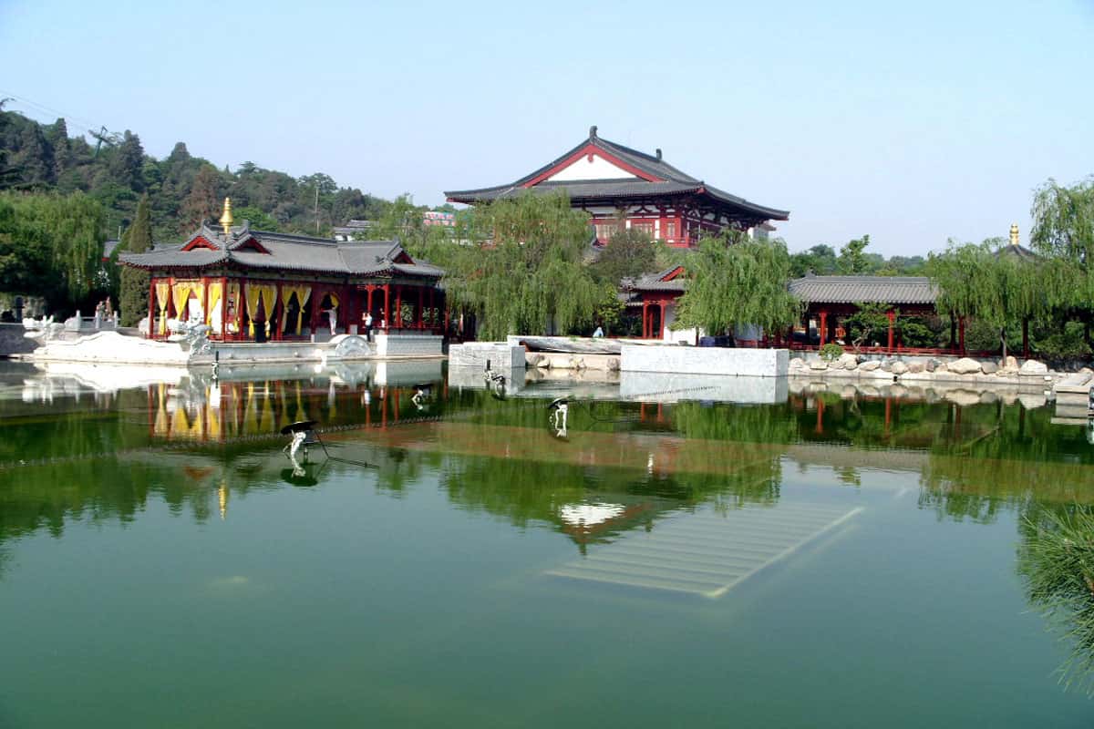 Ghé thăm suối nước nóng Huaqing