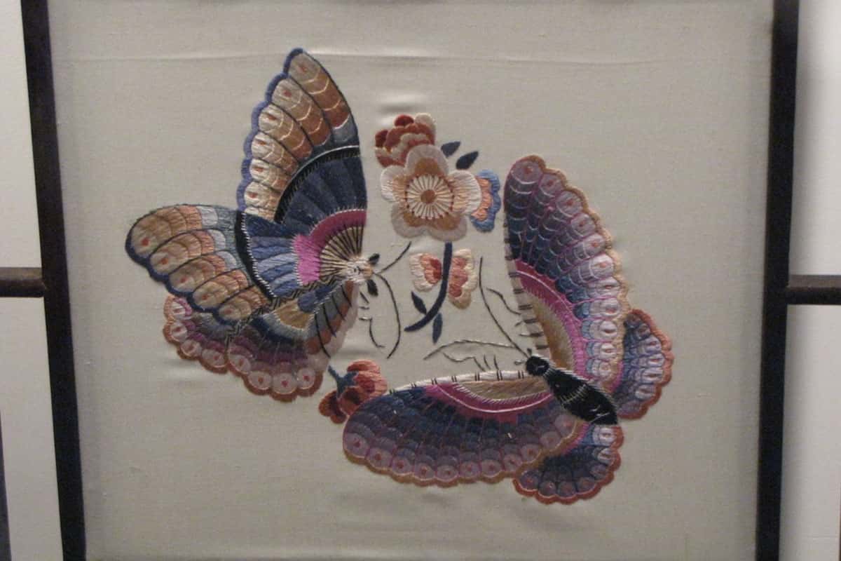 Hàng Thêu