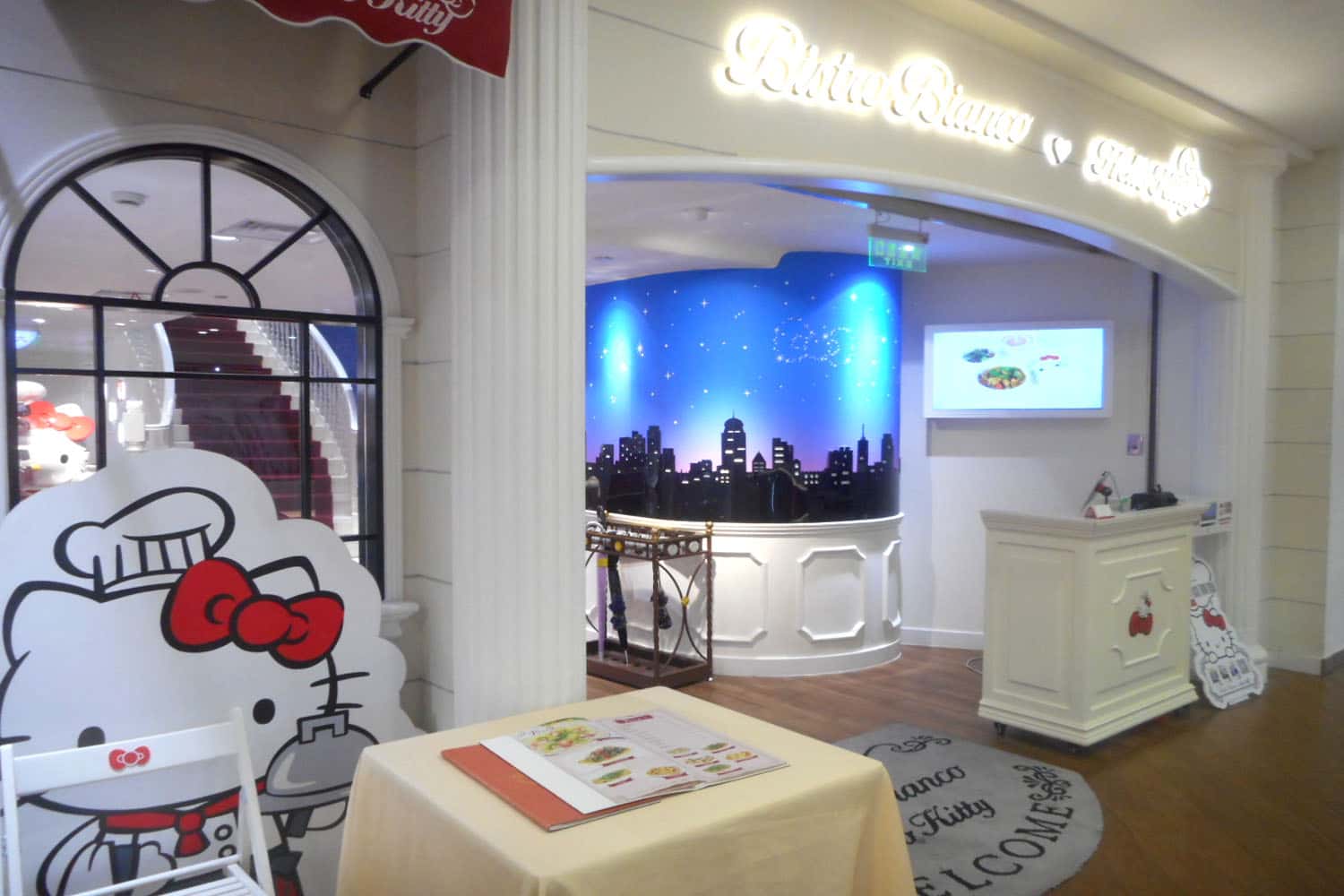 Hello Kitty Bistro Bianco – Nhà hàng, café, trà
