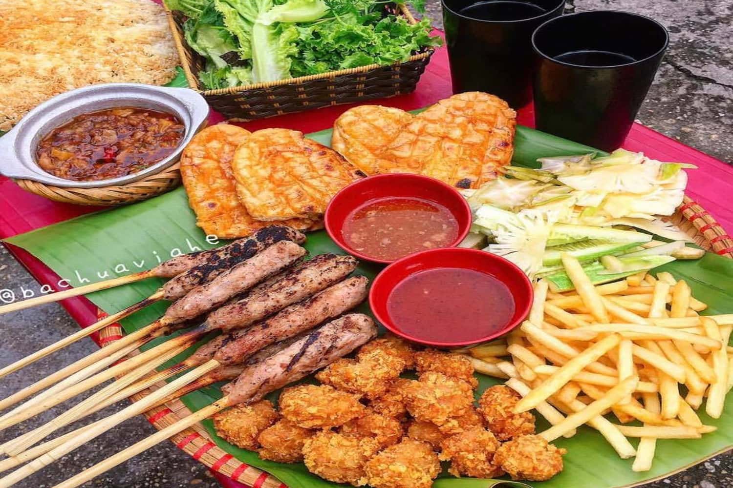 Vị thịt thơm đậm, kết hợp với cái giòn giòn của rau củ như dứa, dưa leo