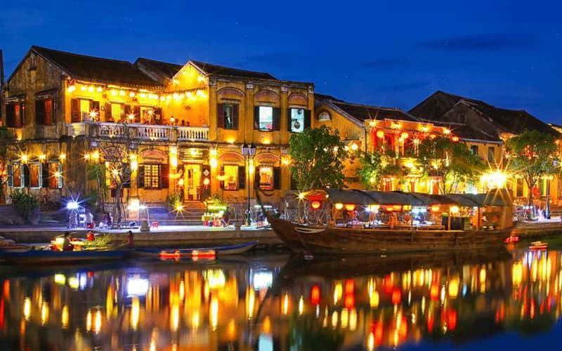 Đi phố cổ Hội An