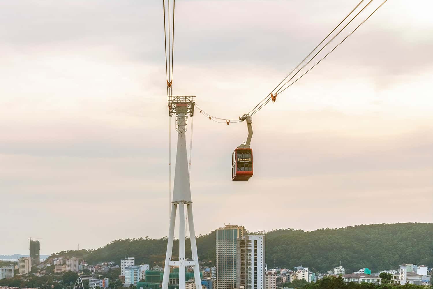 Cáp treo ‘xe bus 2 tầng