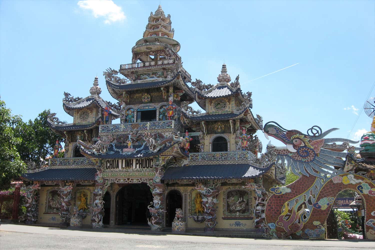 Chùa Linh Phước (chùa Ve chai)