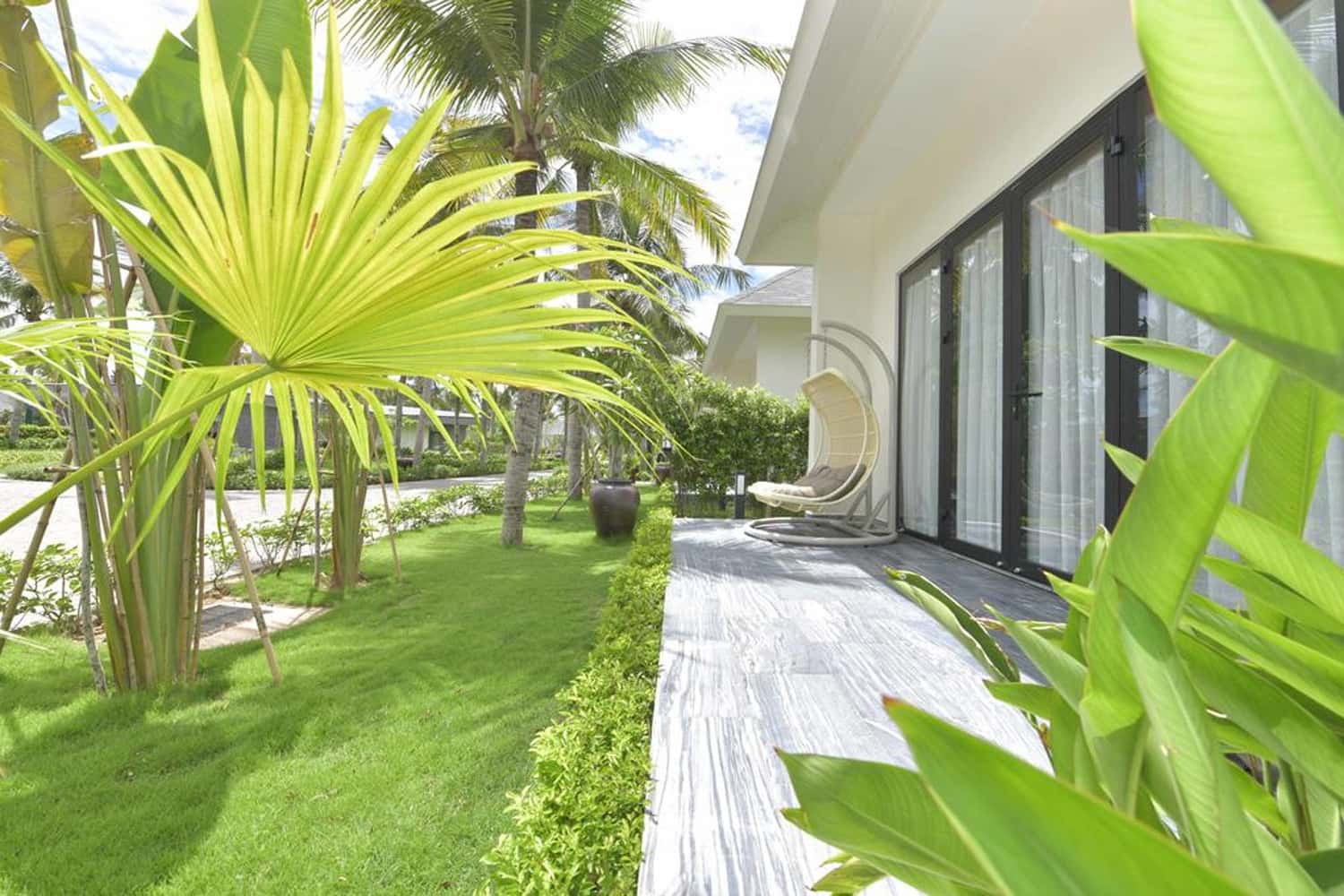 Khách sạn CocoLand River Beach Resort & Spa