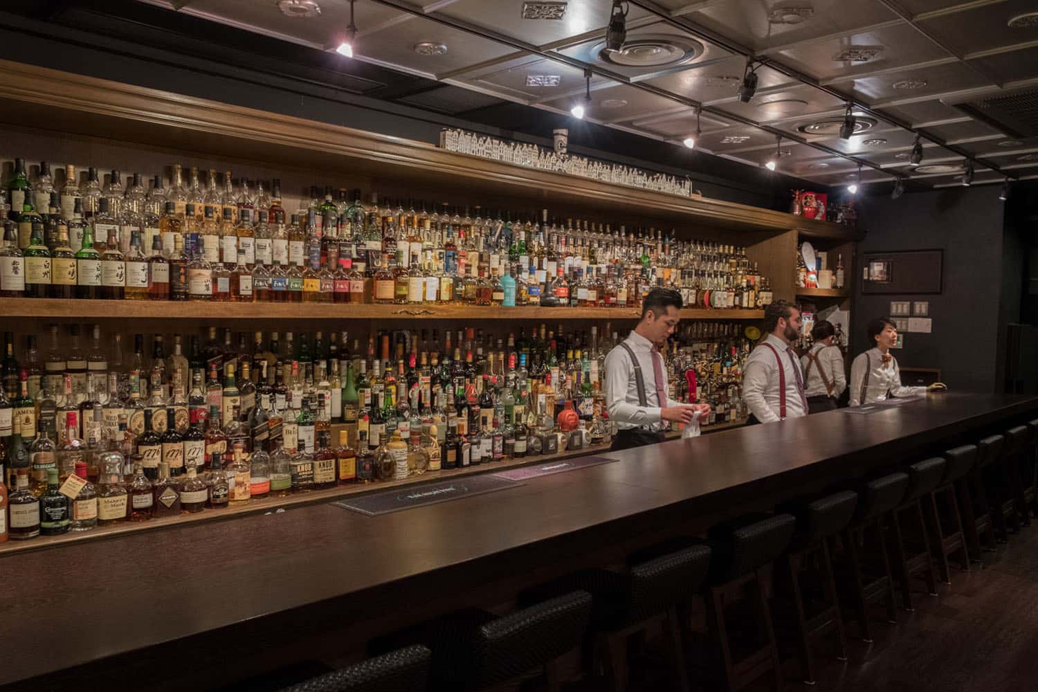 Bar High Five