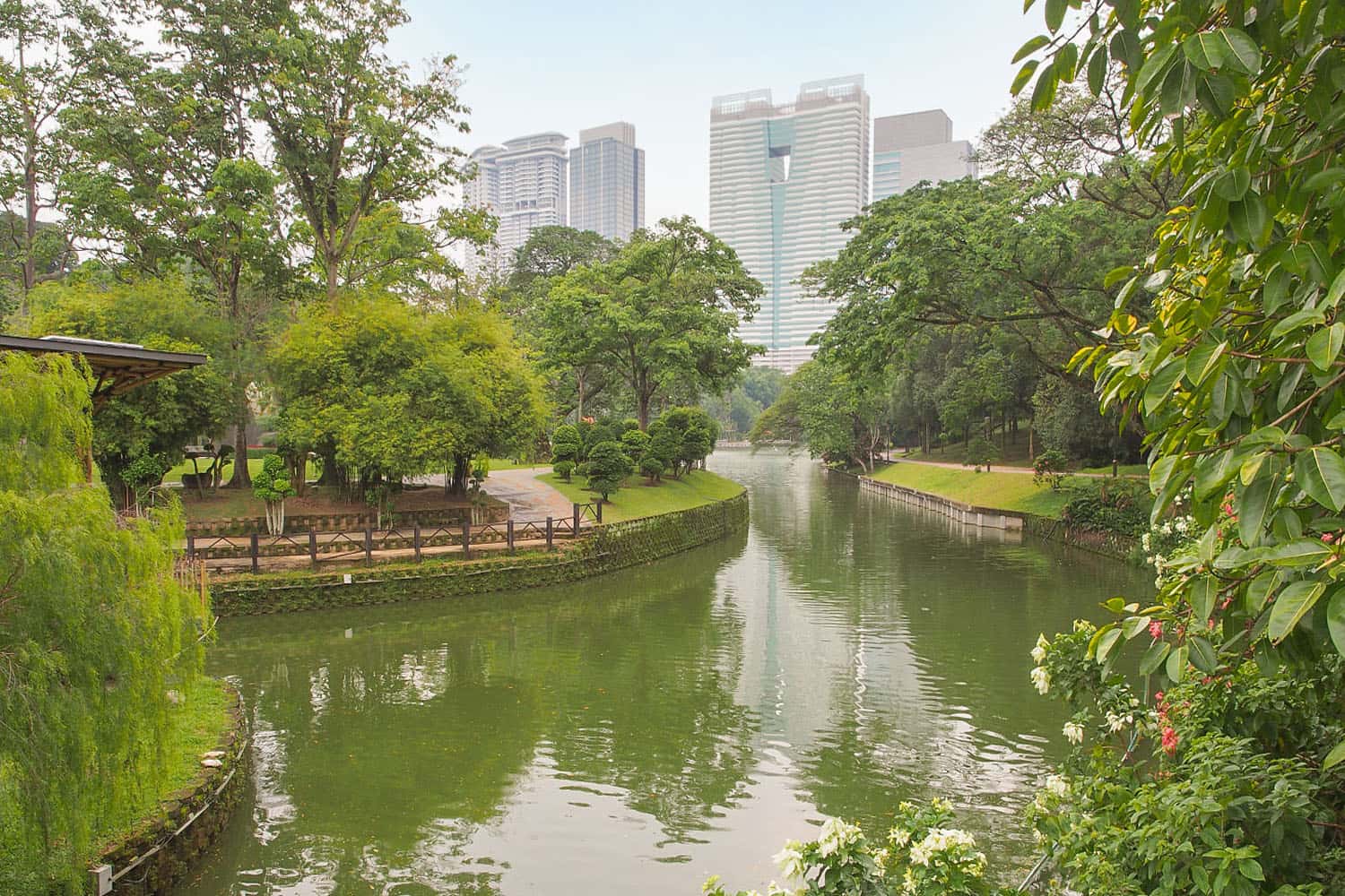  Lake Garden