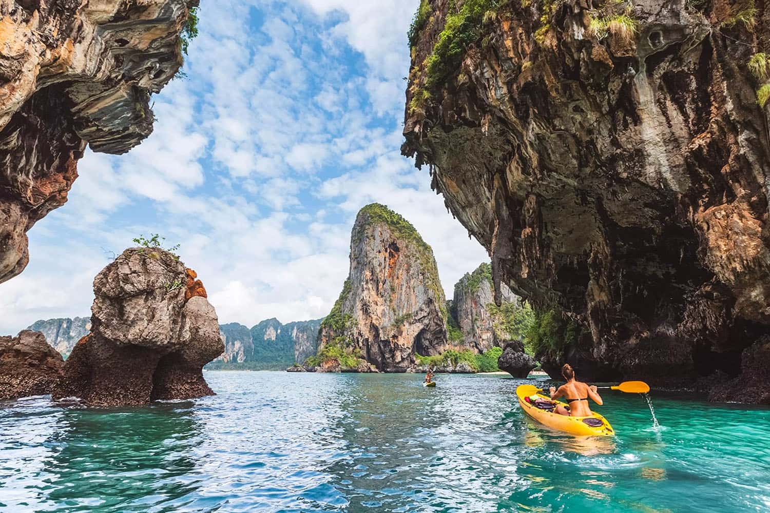 Chèo thuyền kayak trên bãi biển