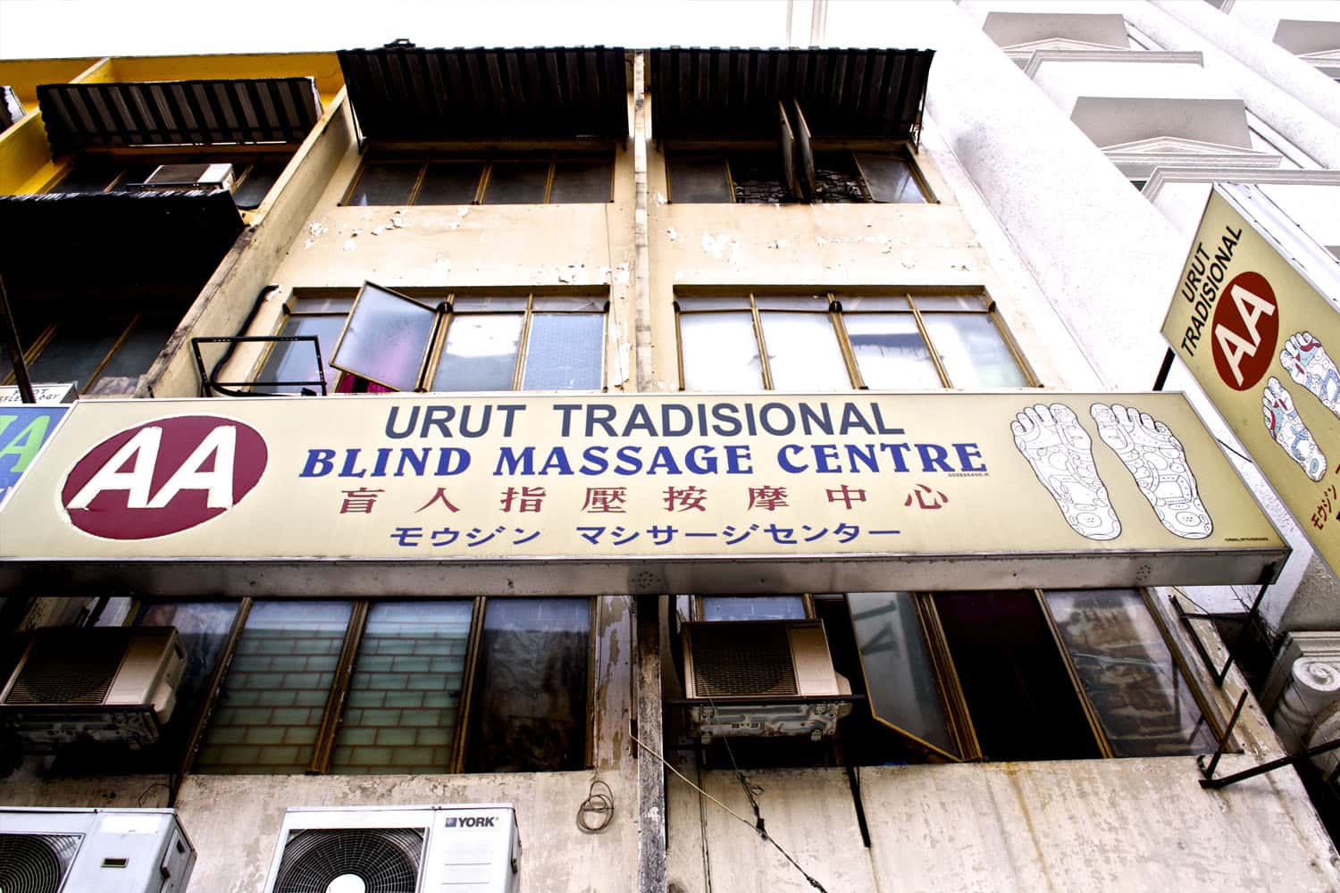   Ghé thăm trung tâm massage truyền thống Super Blind
