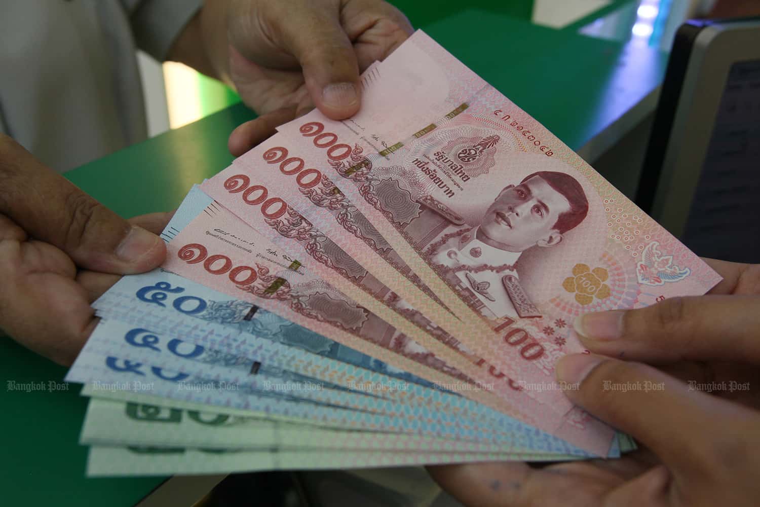 Tiền boa và tiền thối