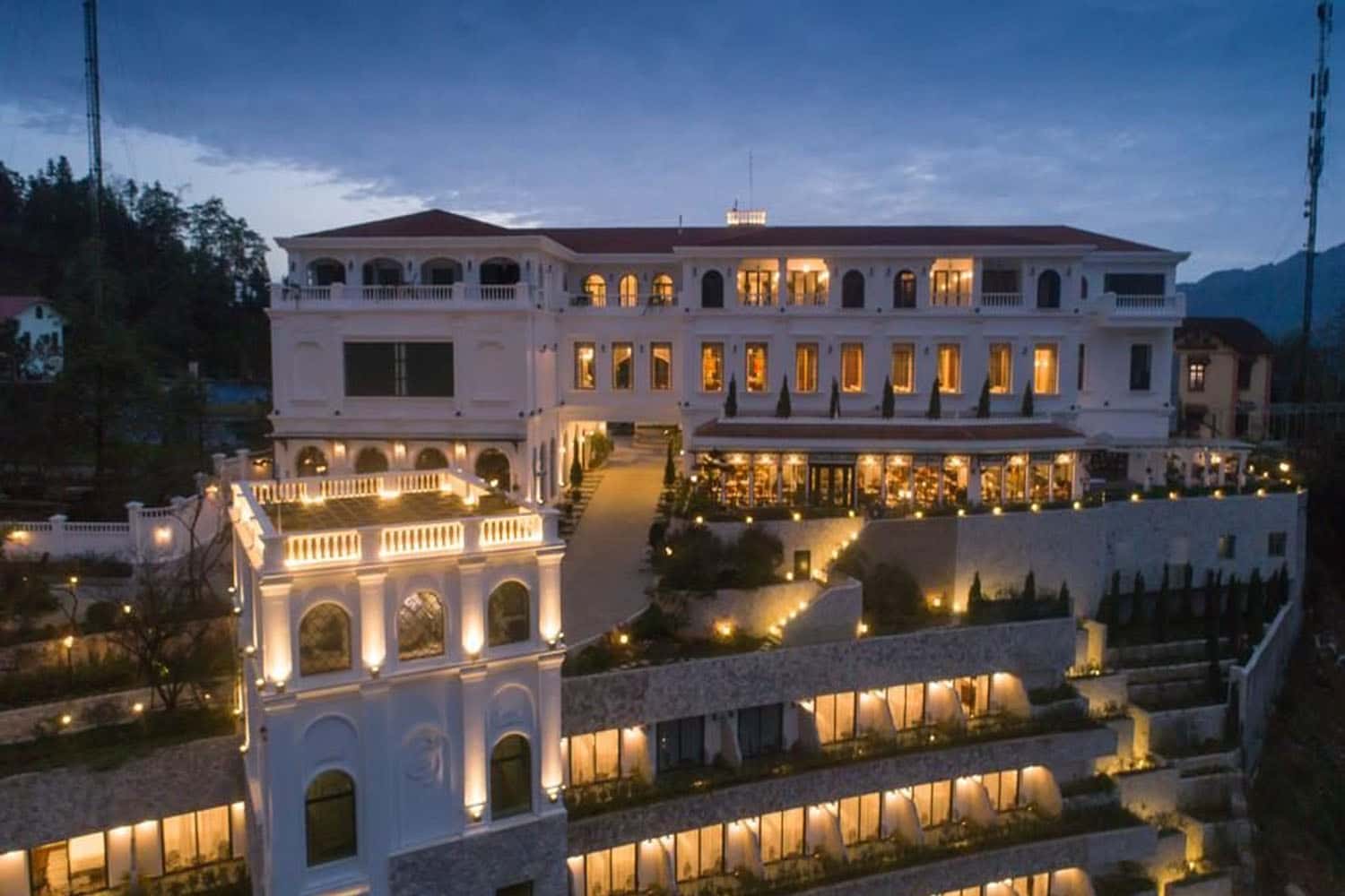 Silk Path Grand Resort & Spa về đêm