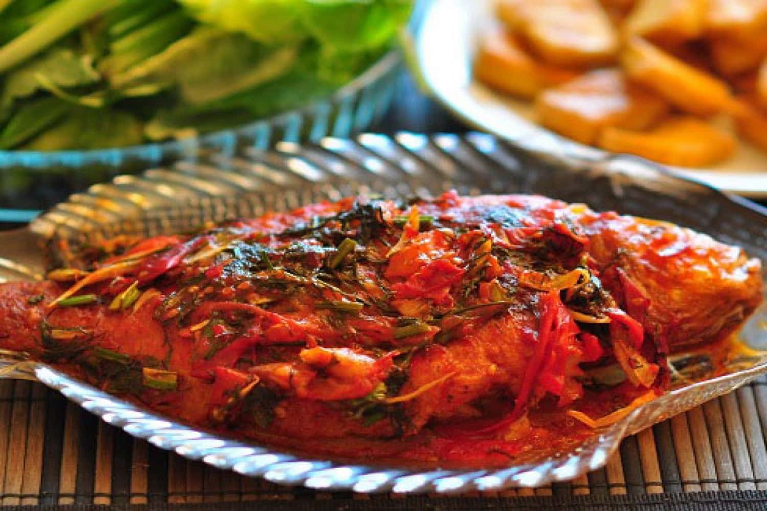 Cá Hồ Tây sốt chua