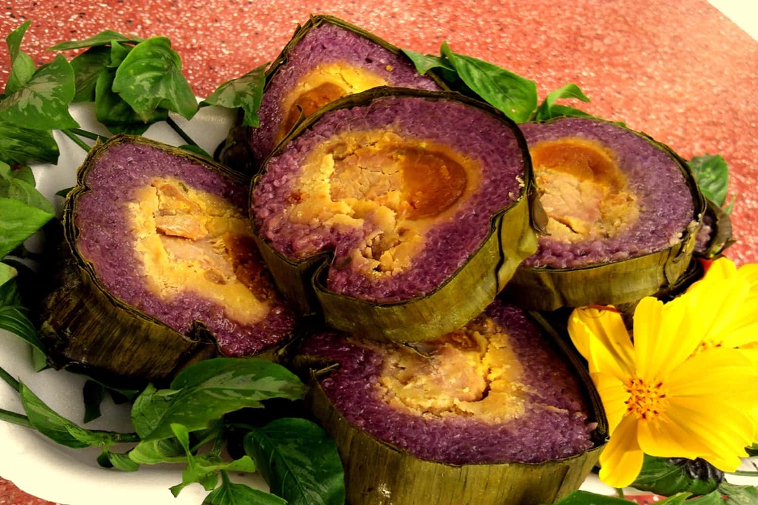 Bánh tét lá cẩm Cần Thơ