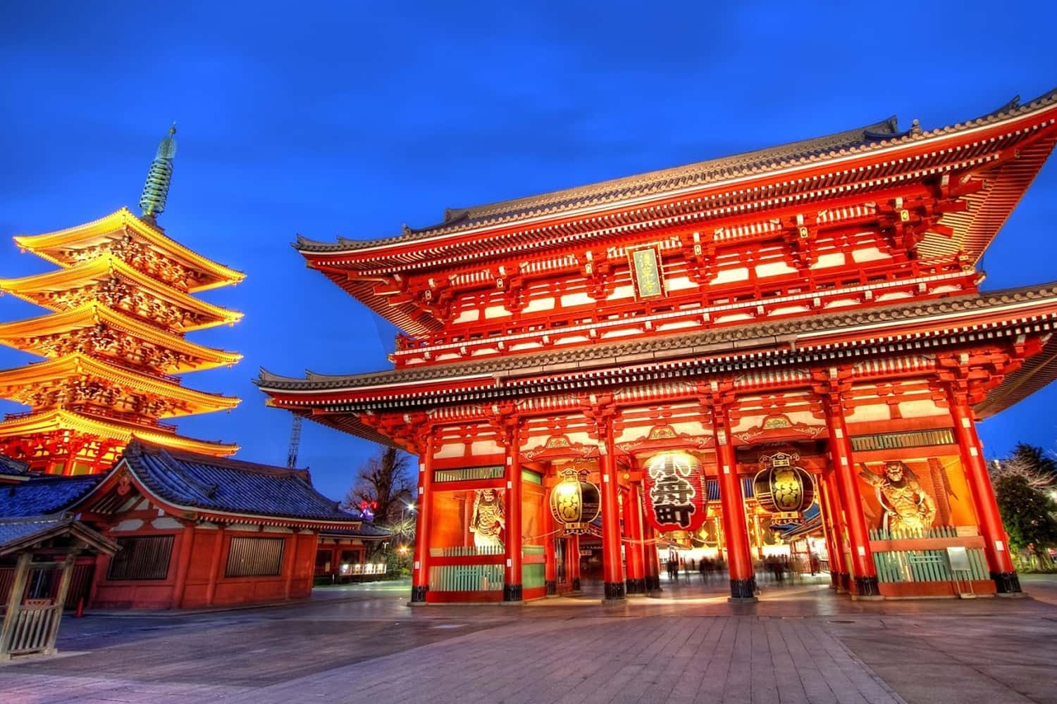 Đền Senso-ji là ngôi đền cổ nhất và được ghé thăm nhiều nhất Tokyo