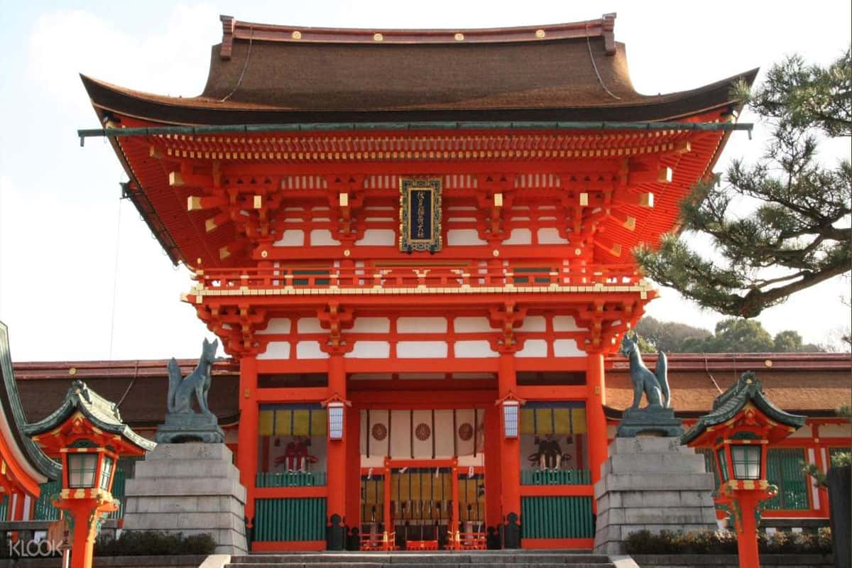 Thực hiện một điều ước tại đền Fushimi Inari Taisha