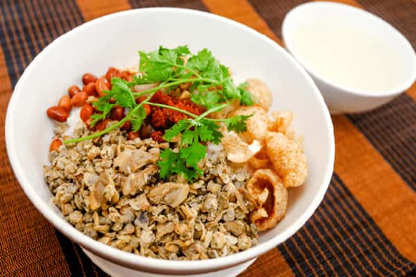 Bát cơm hến thơm ngon đậm đà đất cố đô