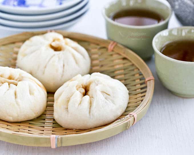 Steamed pork bun