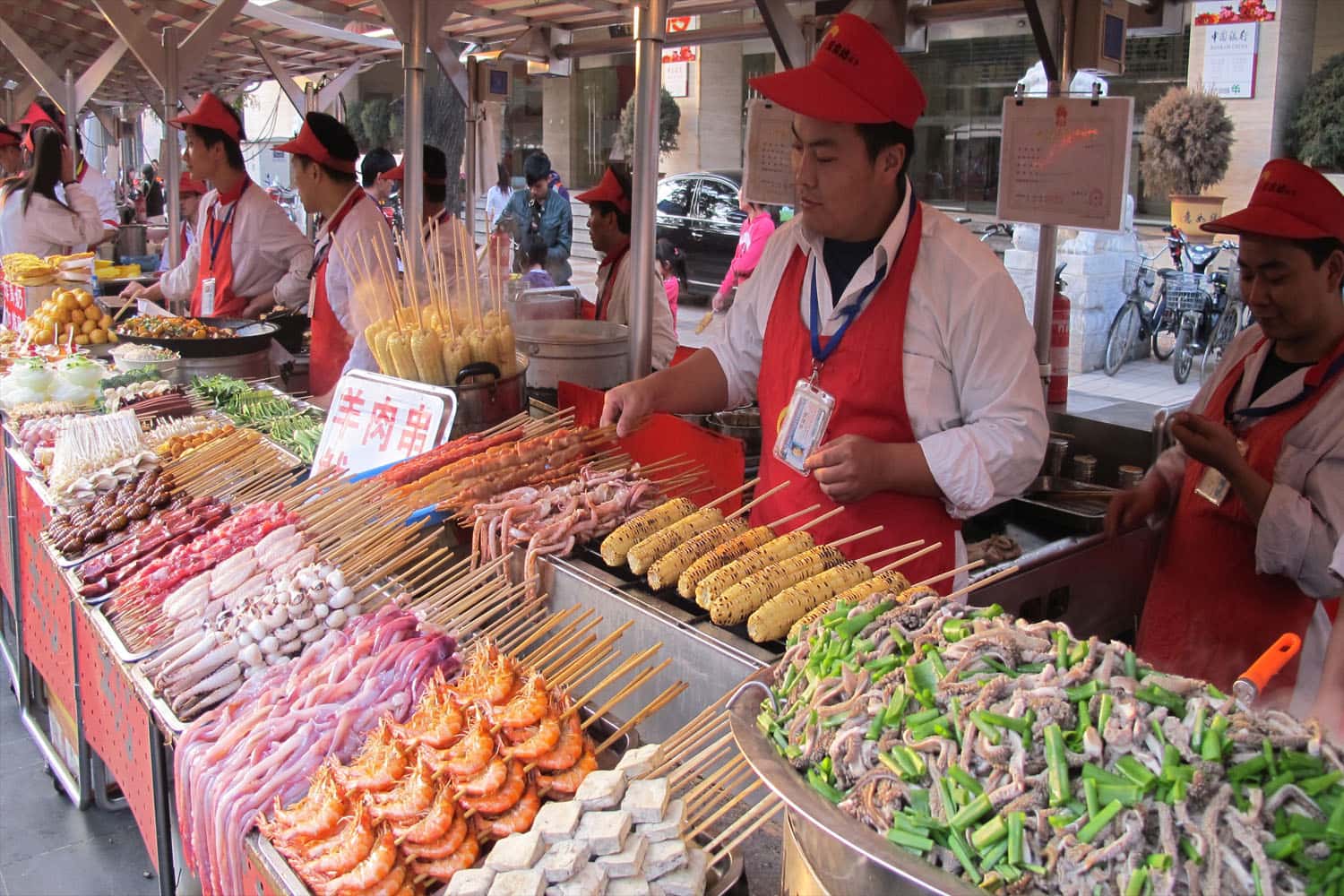 Ghé thăm phố ăn vặt Wangfujing