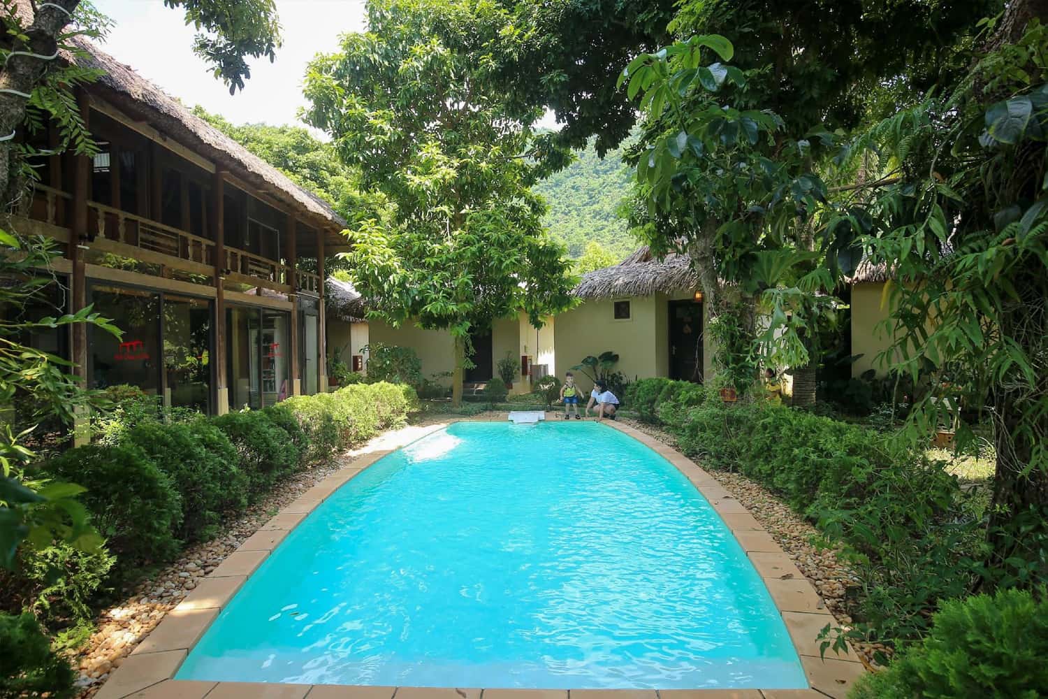 Bể bơi Mai Châu Villas