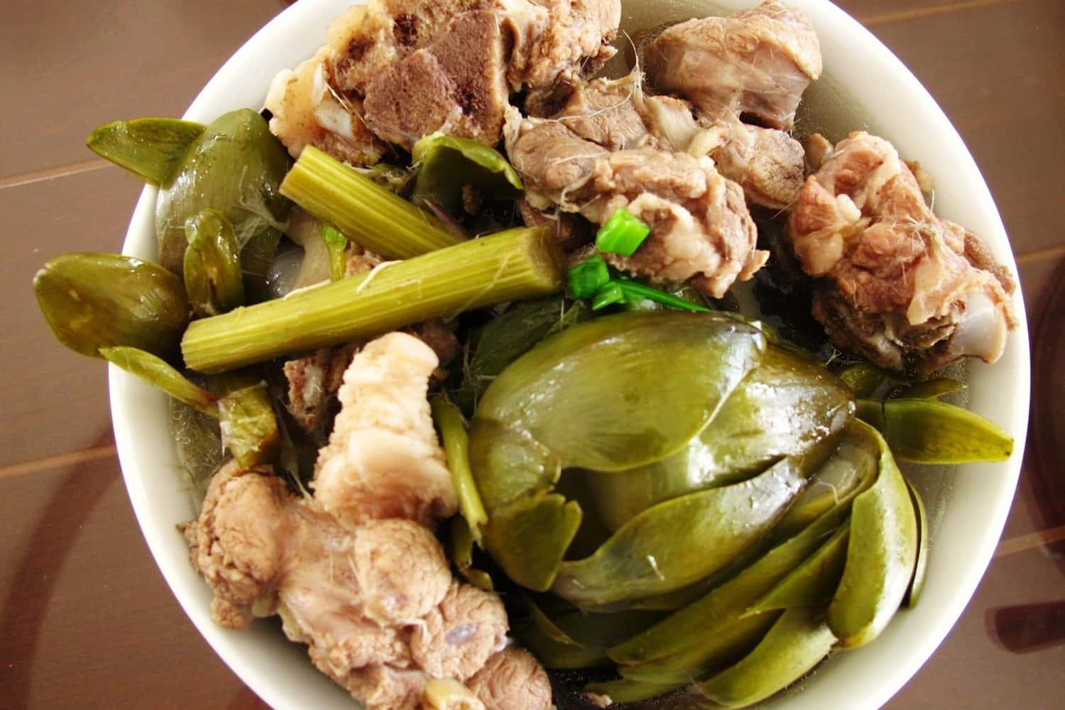 Canh hoa Atiso hầm giò heo
