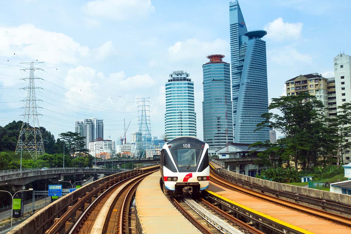 Bằng tàu hỏa