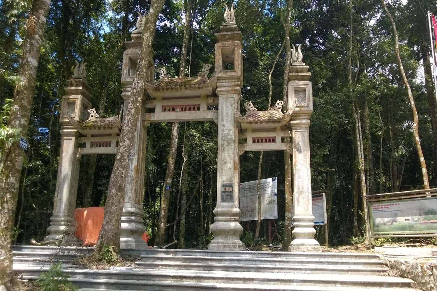  Đền Thượng