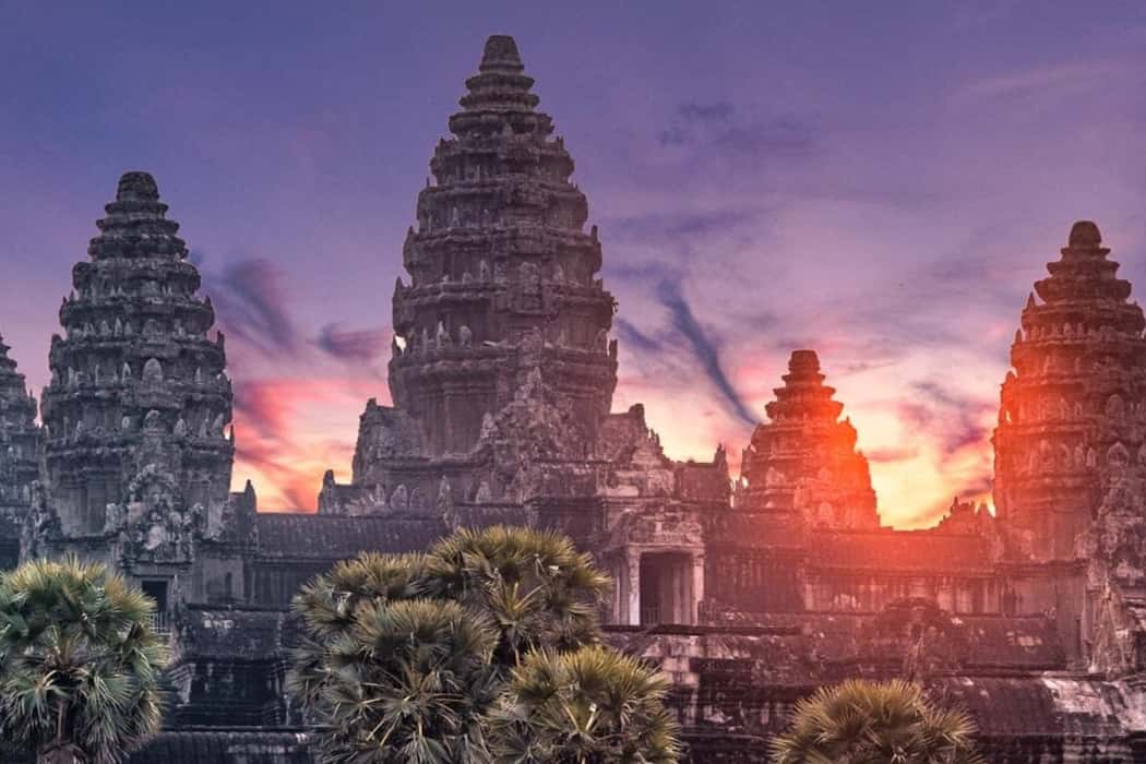 Ngắm nhìn bình minh lên tại đền Angkor Wat