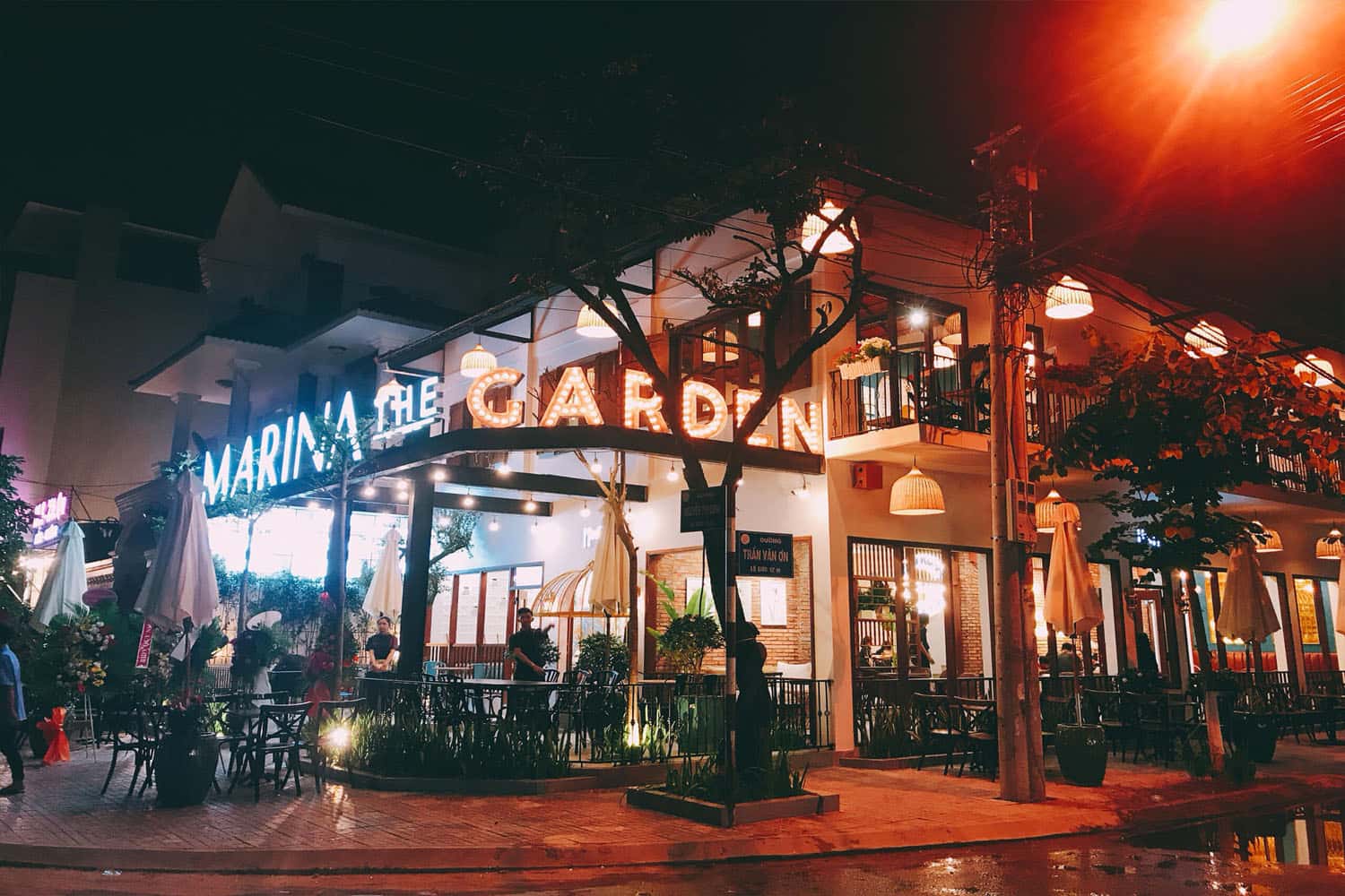 Quán cà phê vừa mang vẻ đẹp cổ điển, đầy lãng mạn