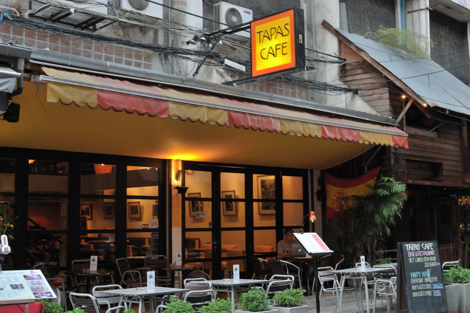 Câu lạc bộ đêm Tapas