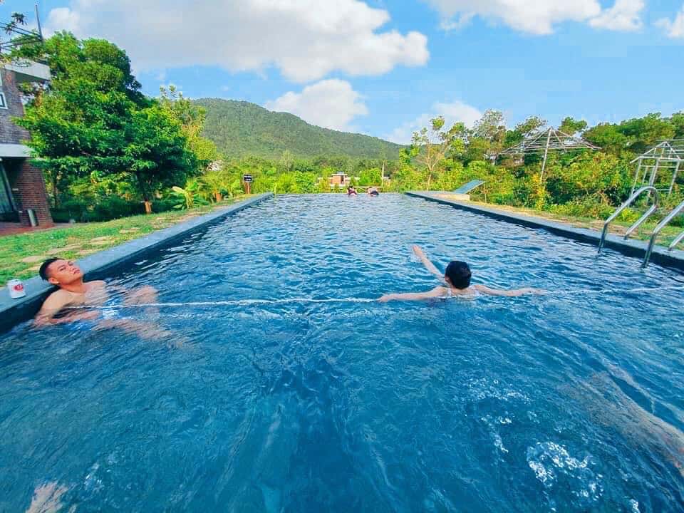 Hồ bơi rộng, view vô cực