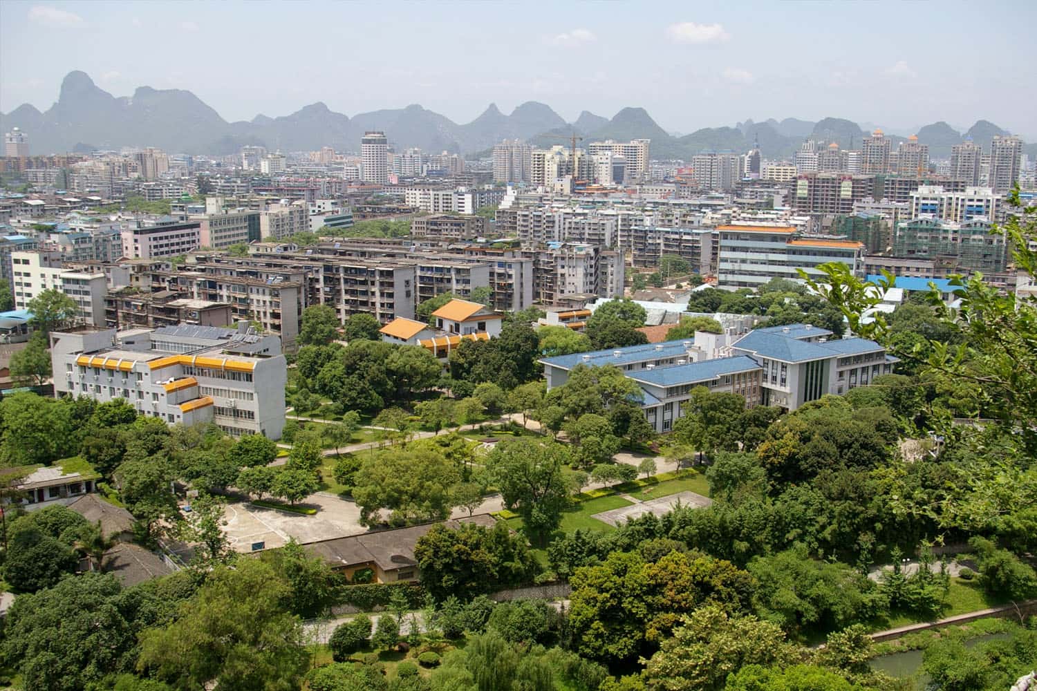 Mùa hè nóng và ẩm