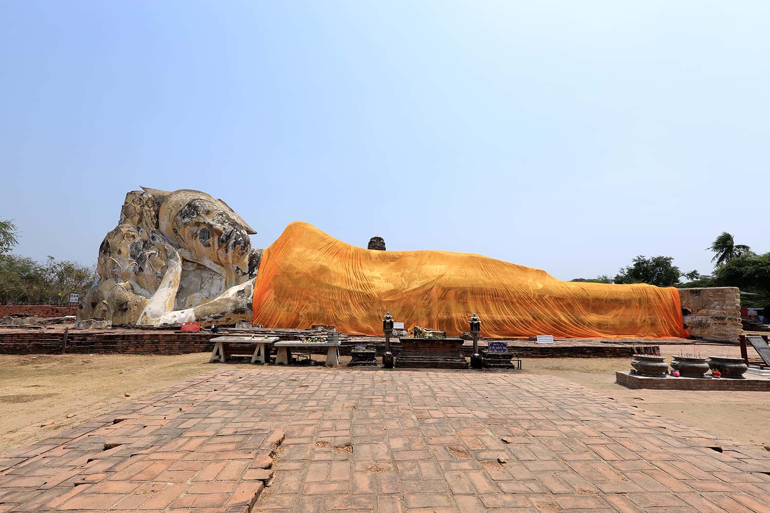 Wat Lokaya Sutha (Đền thờ Phật nằm)