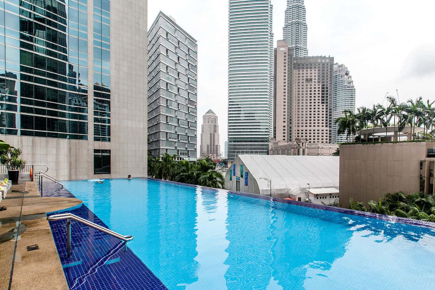  Bể bơi ở khách sạn Impiana KLCC