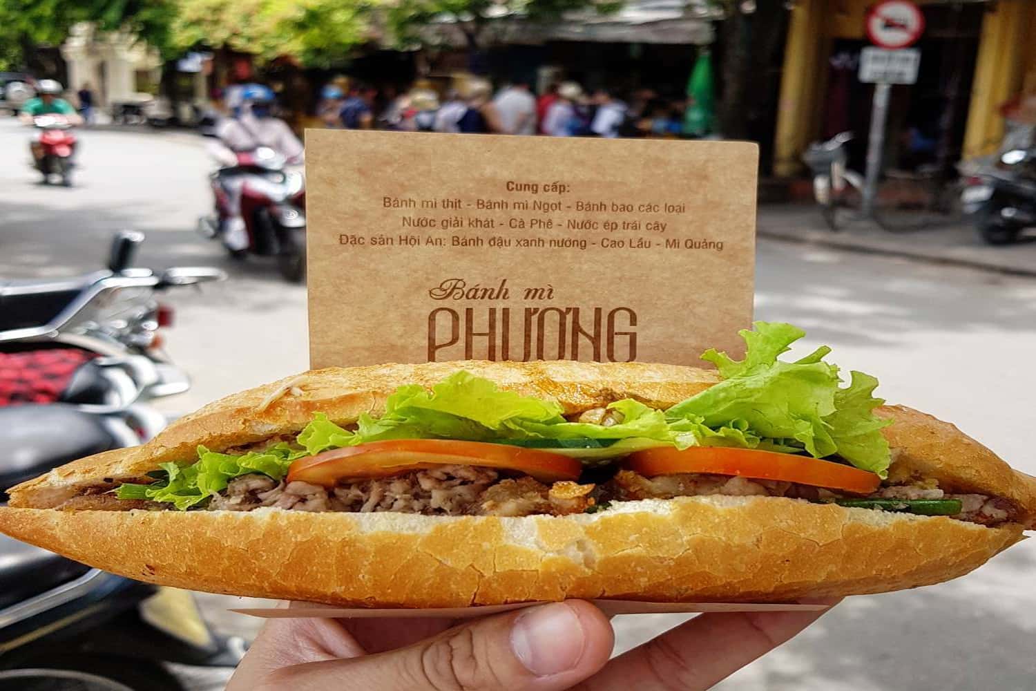 Bánh mì mang đậm dấu ấn vùng miền nhưng khi đến với Hội An