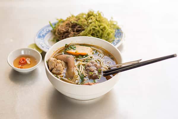 Top 9 đặc sản Huế du khách không thể bỏ qua