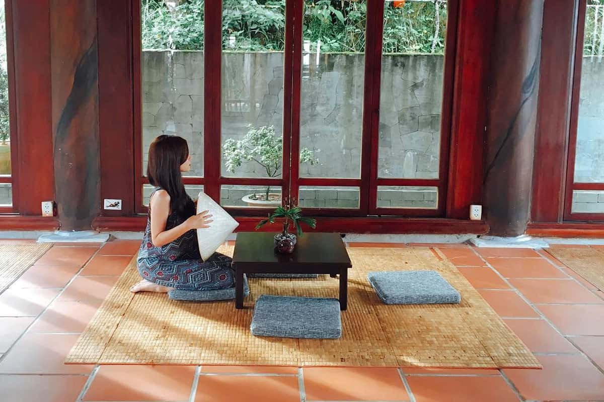 Thưởng trà tại Trú Vũ Quán Trà