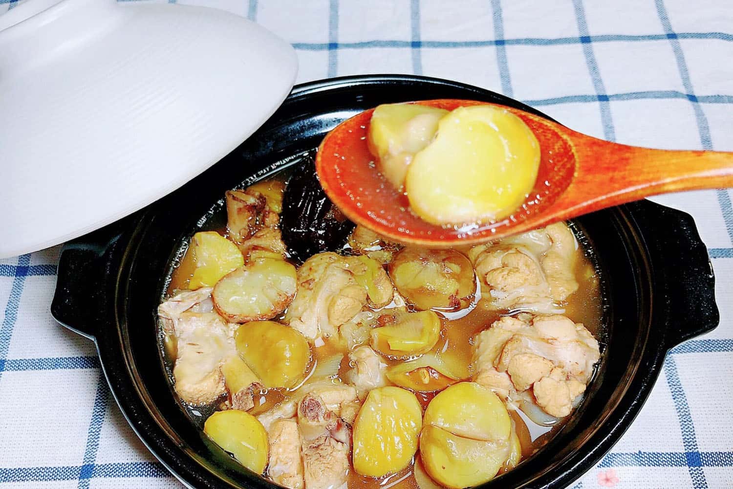 Gà hầm hạt dẻ - Banli dunji
