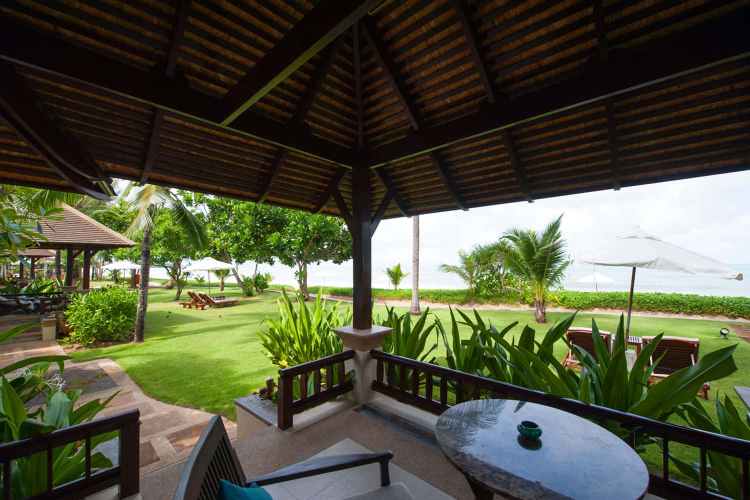 Villa cạnh bờ biển