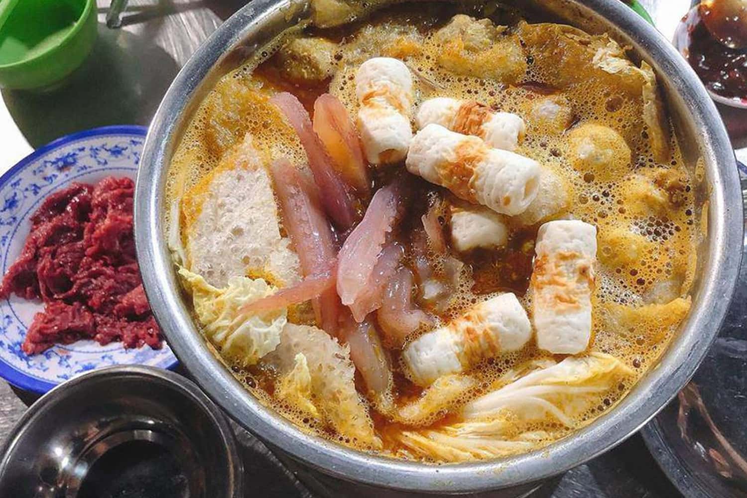 Quán lẩu Sa tế Uyên Ương