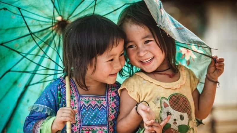 Các em bé dân tộc rất đáng yêu
