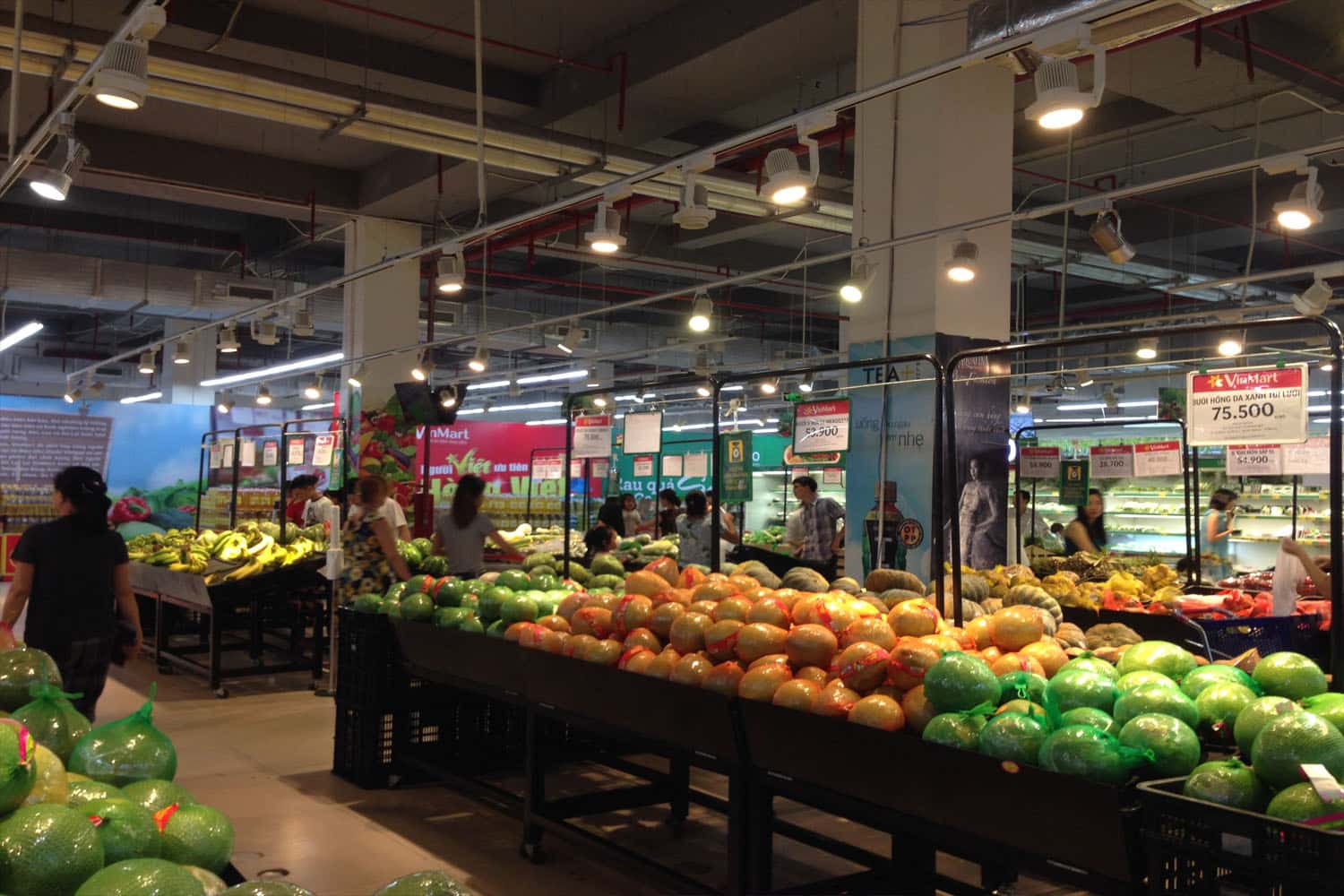 Khu mua sắm và ẩm thực tại trung tâm thương mại Vicom Mega Mall Times City